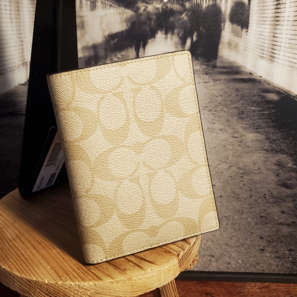 COACH Khaki Passport Wallet NWT Get FREE SHIPPING!
